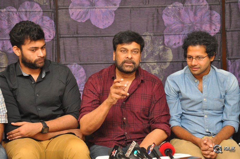 Chiranjeevi-Felicitates-Tholi-Prema-Movie-Team-at-His-Home
